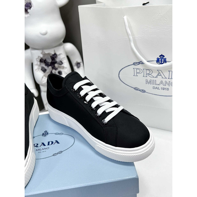 Pra*a logo print low top sneakers black