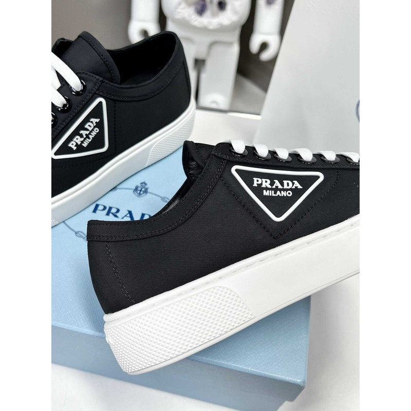 Pra*a logo print low top sneakers black