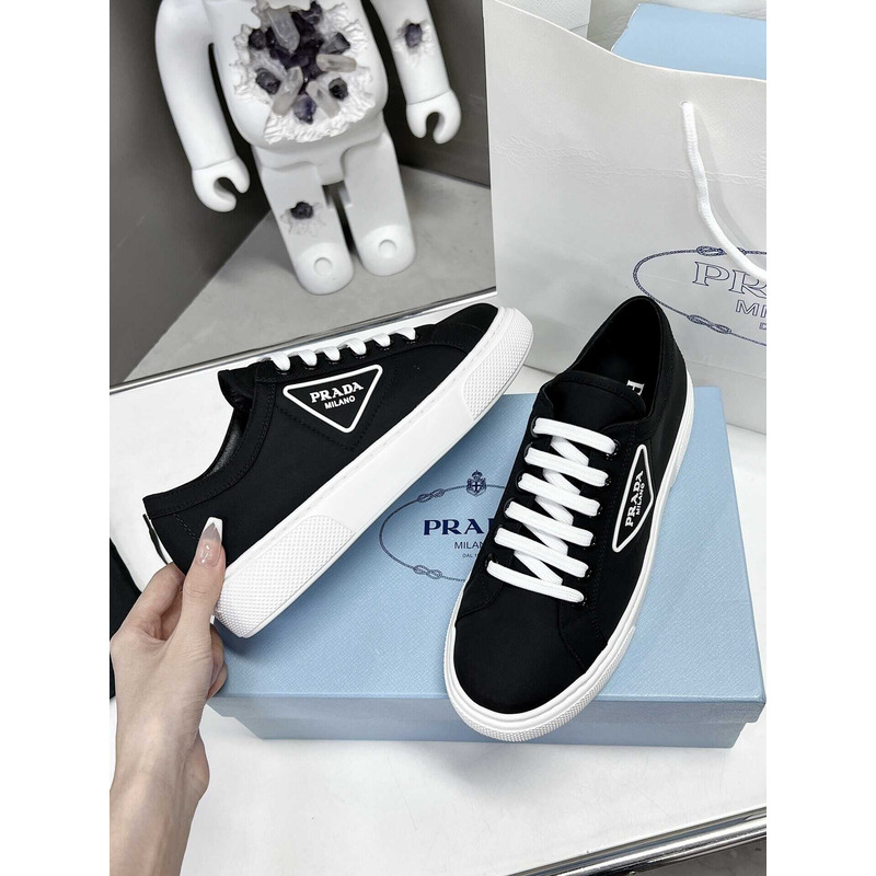 Pra*a logo print low top sneakers black