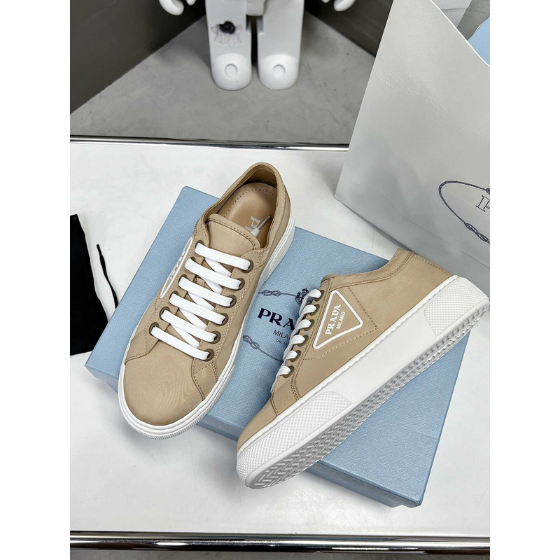 Pra*a logo print low top sneakers brown