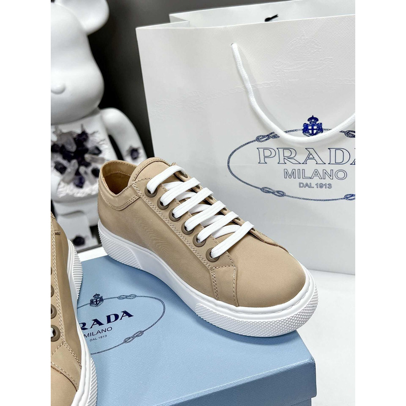 Pra*a logo print low top sneakers brown