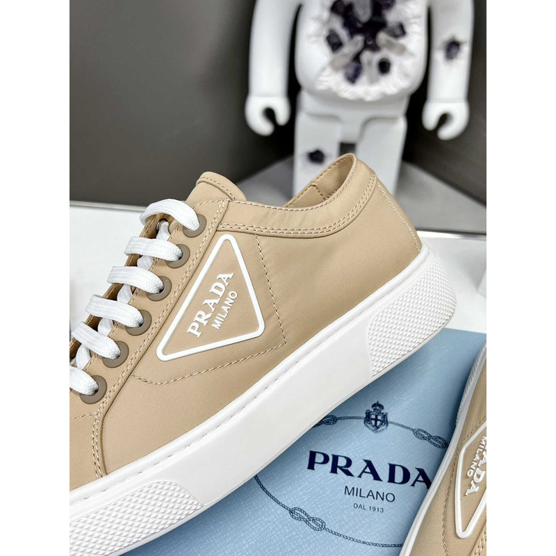 Pra*a logo print low top sneakers brown