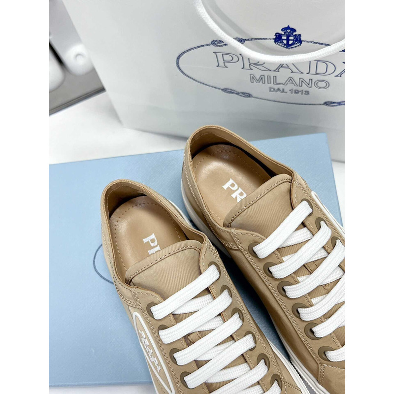 Pra*a logo print low top sneakers brown