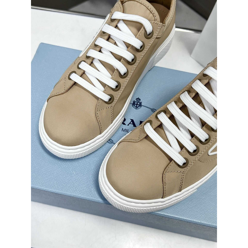 Pra*a logo print low top sneakers brown