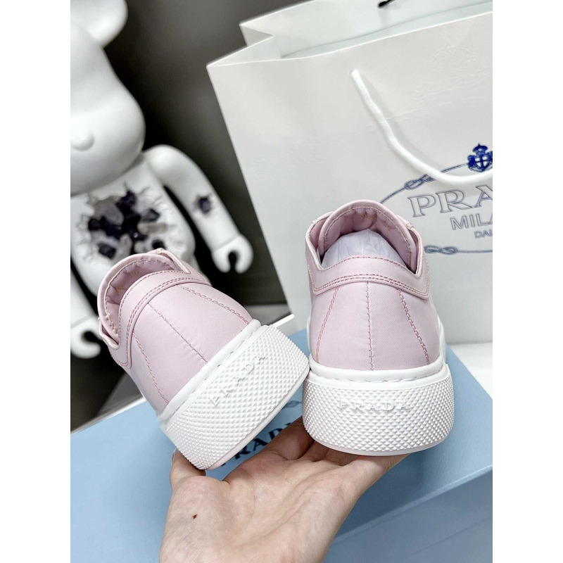 Pra*a logo print low top sneakers pink