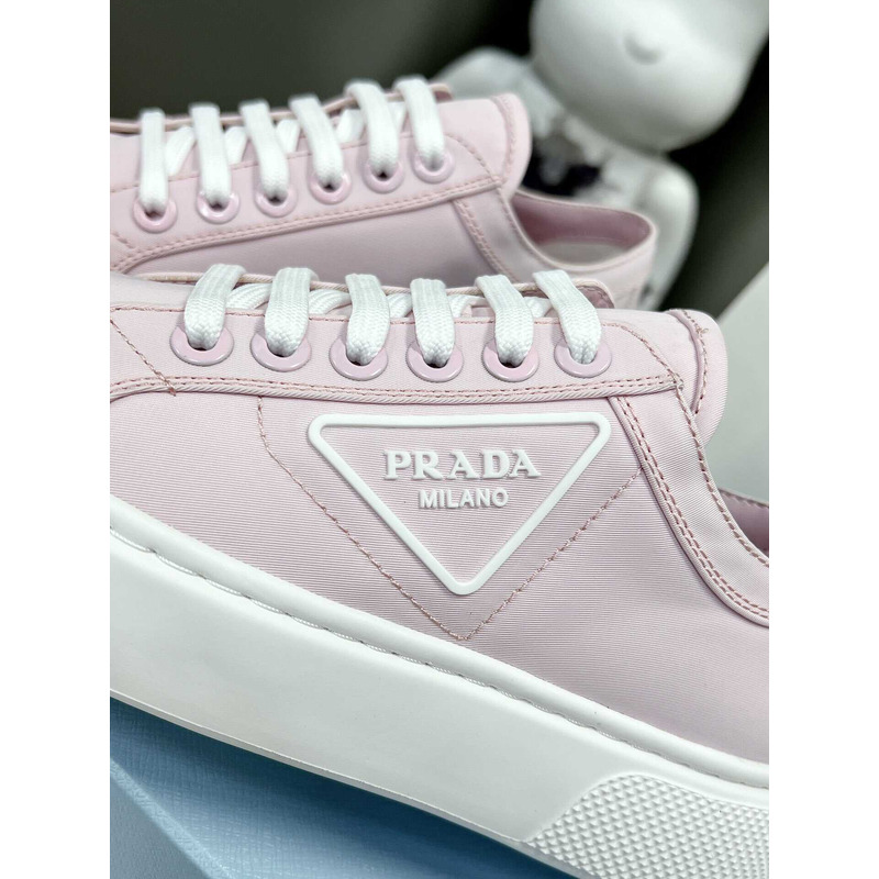 Pra*a logo print low top sneakers pink