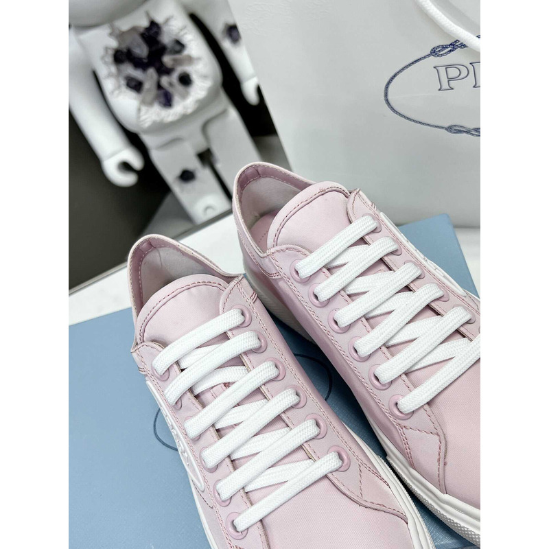 Pra*a logo print low top sneakers pink