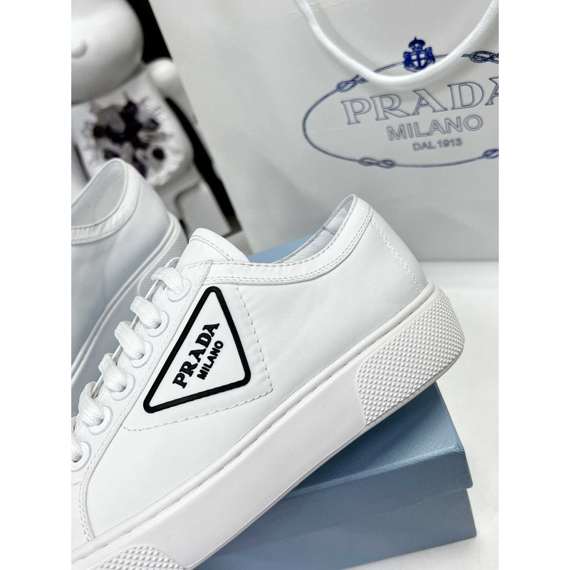 Pra*a logo print low top sneakers white