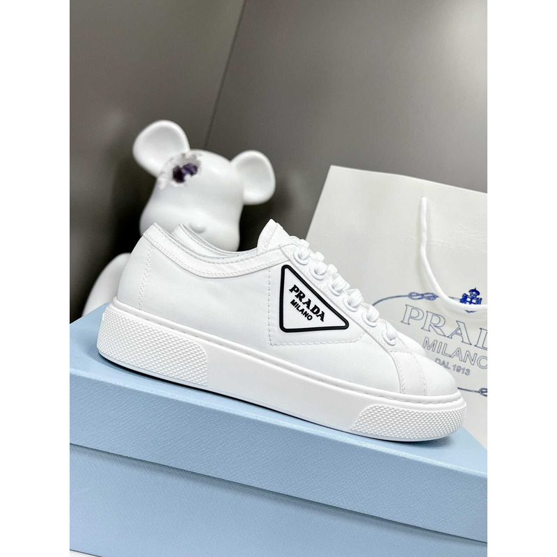 Pra*a logo print low top sneakers white