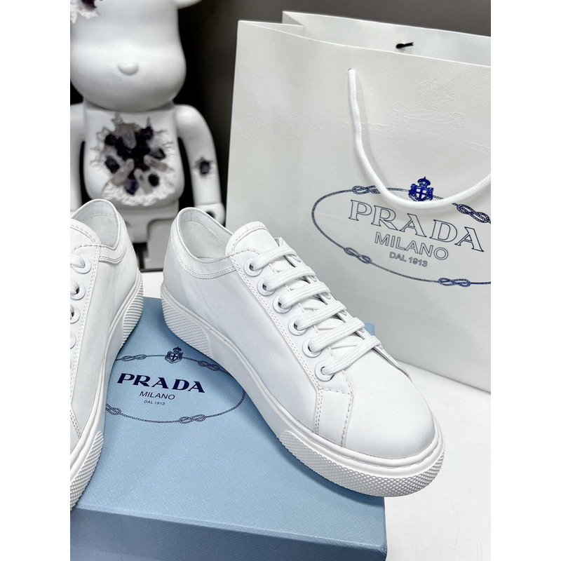 Pra*a logo print low top sneakers white