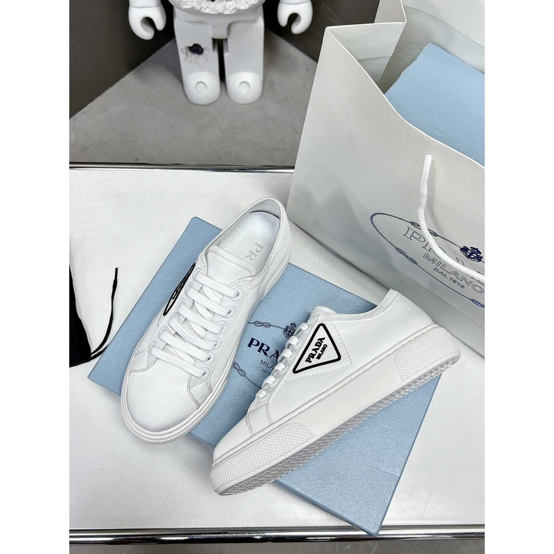 Pra*a logo print low top sneakers white