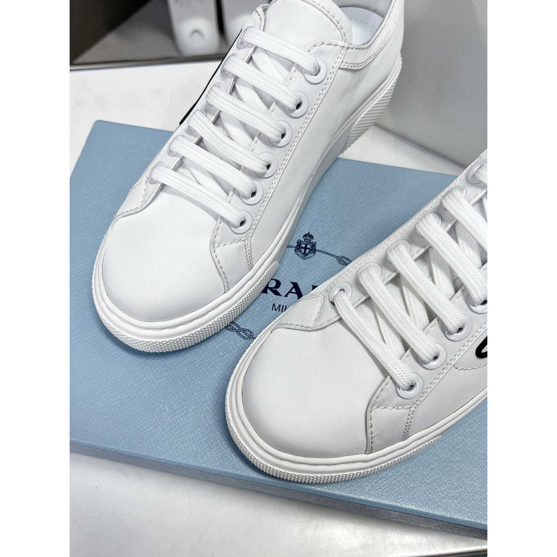 Pra*a logo print low top sneakers white