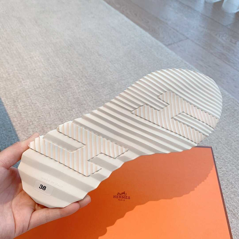 H**mes bouncing sneaker orange