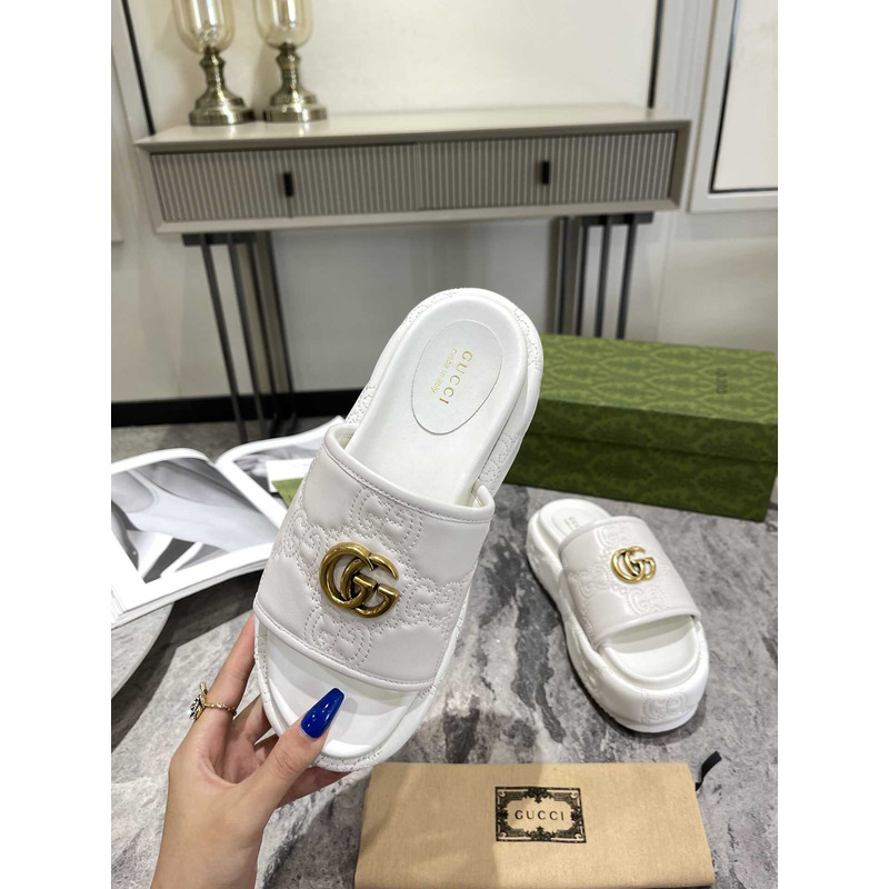 G*u*i platform sandals white