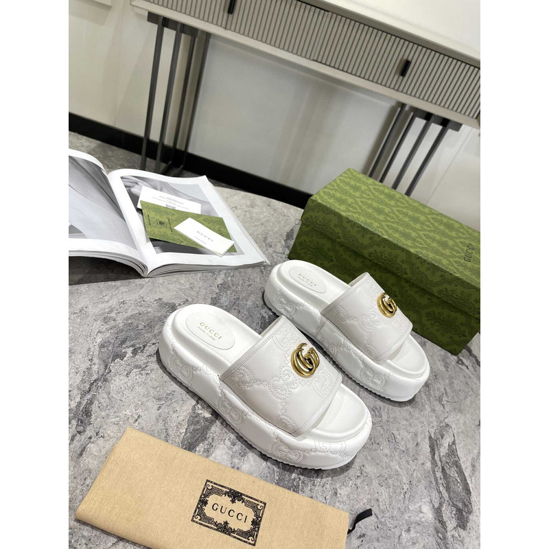 G*u*i platform sandals white