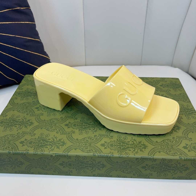 G*u*i women rubber slide sandal yellow