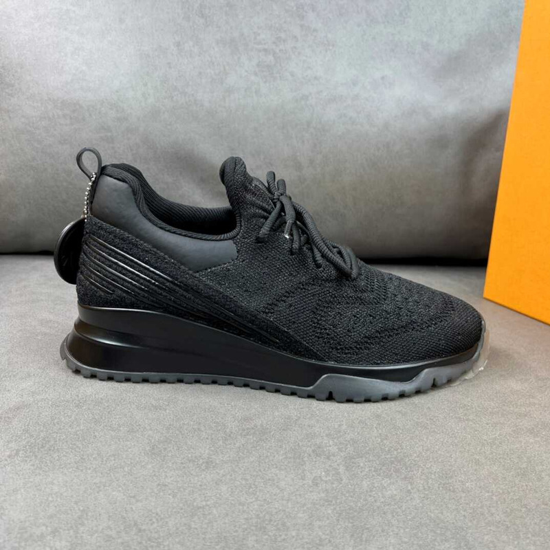 l**is V*t*n new runner black