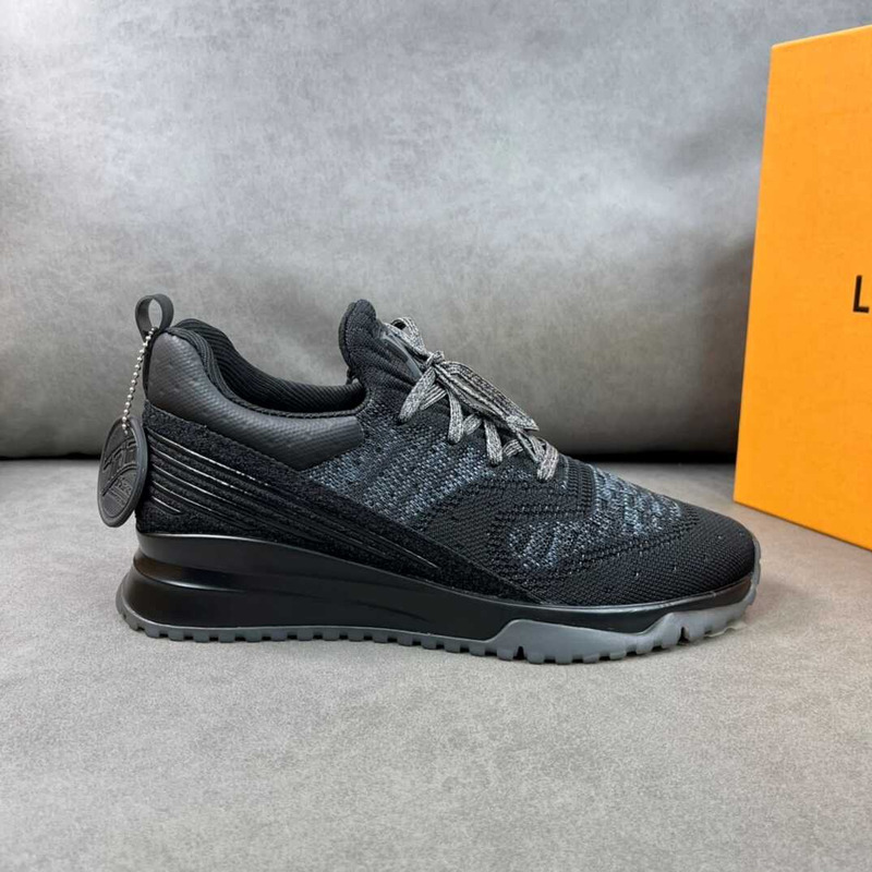 l**is V*t*n new runner black