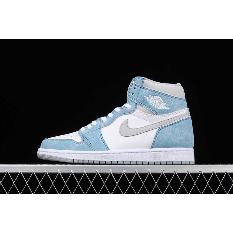 Nike Air Jordan 1 Mid UNC