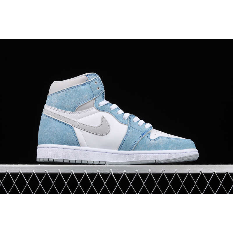 Nike Air Jordan 1 Mid UNC