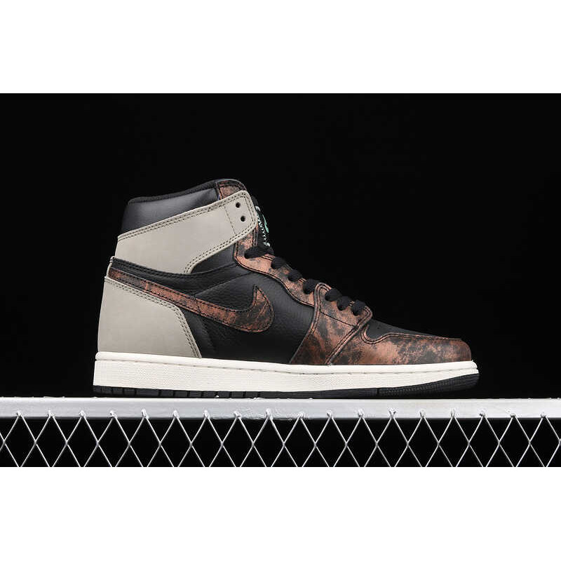 Nike Air Jordan 1 Retro High Patina