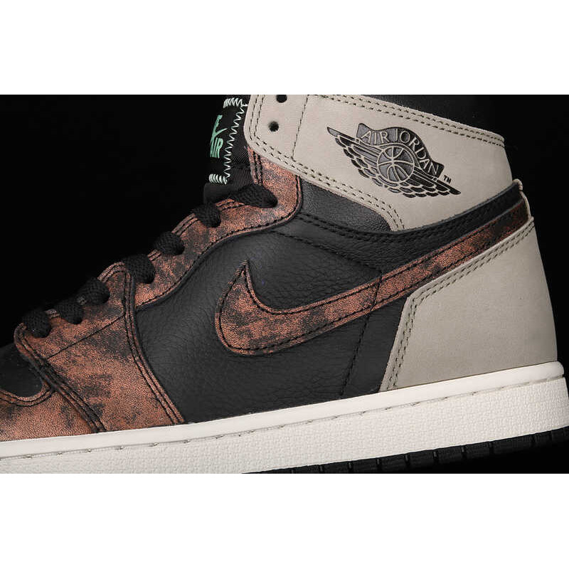 Nike Air Jordan 1 Retro High Patina