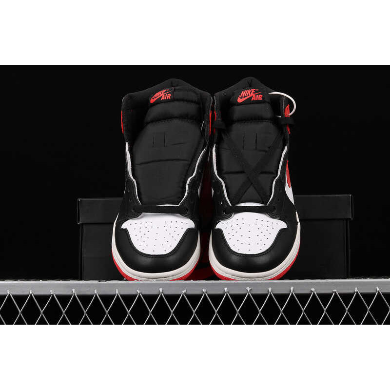 Nike Air Jordan 1 Mid \"Bred Toe\"