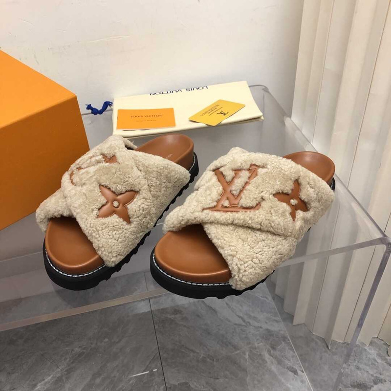 l**is V*t*n paseo flat comfort mule slides