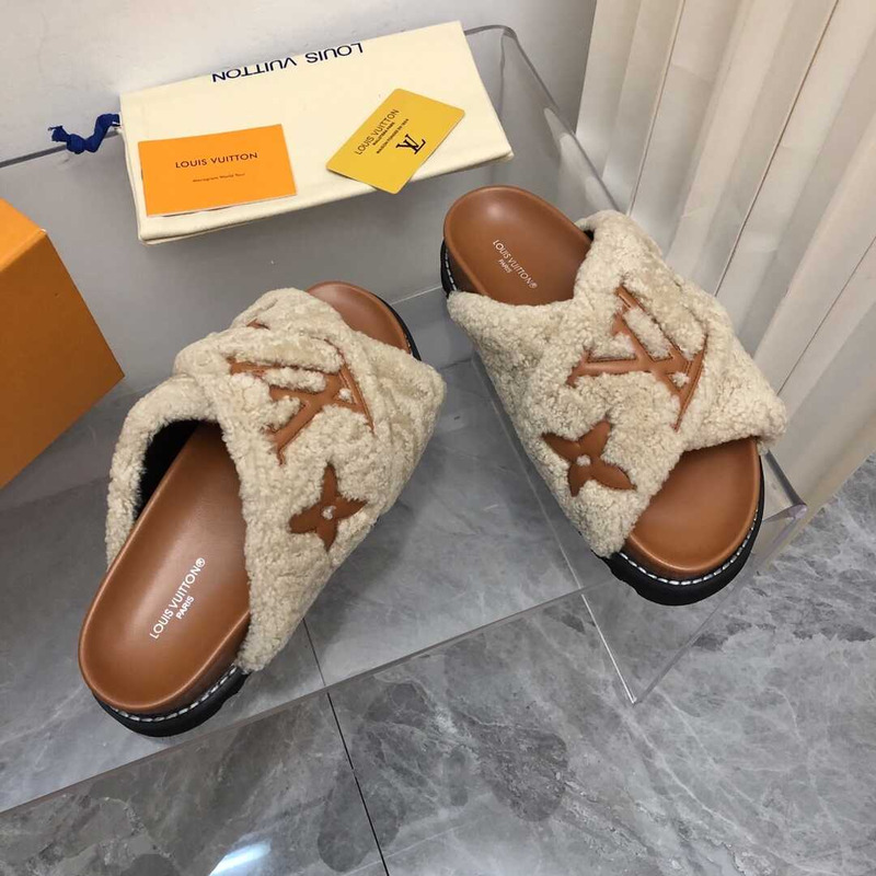 l**is V*t*n paseo flat comfort mule slides