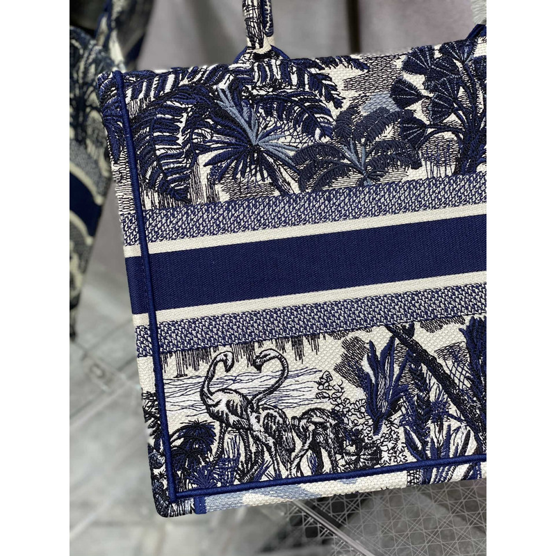 D*or book tote navy bluel & white bags