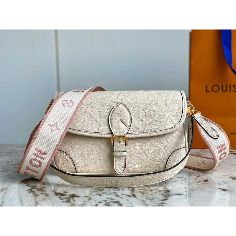 l**is V*t*n diane leather bag cream