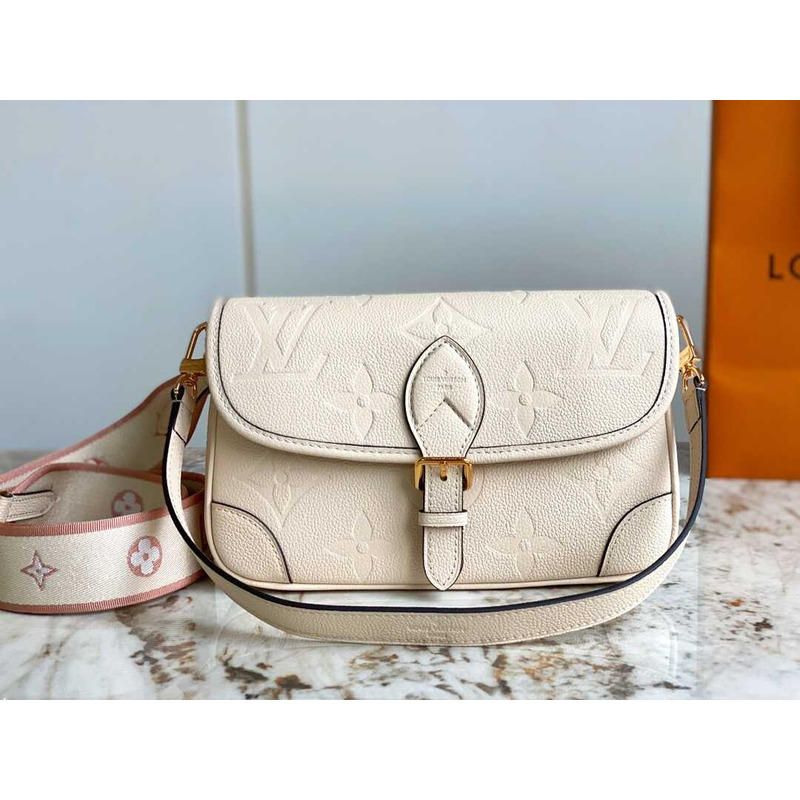 l**is V*t*n diane leather bag cream