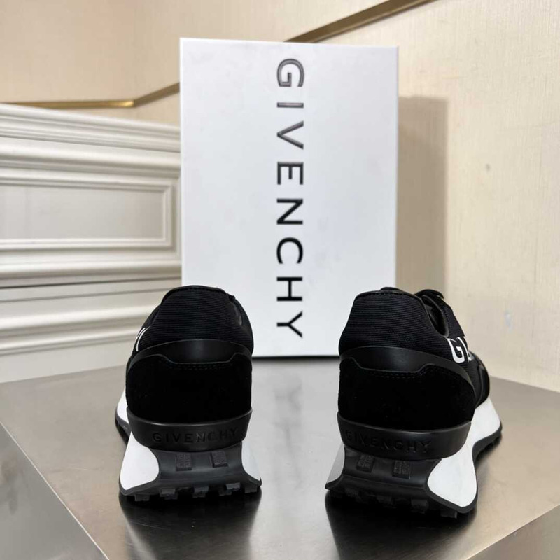 GIVENCHY BLACK ‘GIV RUNNER’ SNEAKERS