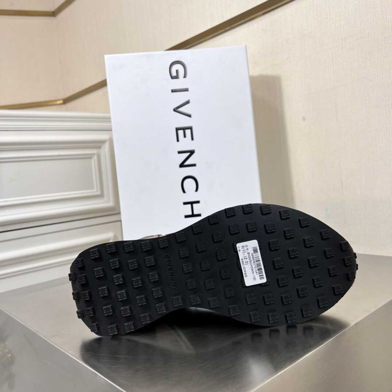 GIVENCHY BLACK ‘GIV RUNNER’ SNEAKERS