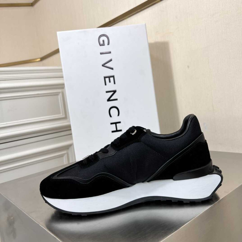 GIVENCHY BLACK ‘GIV RUNNER’ SNEAKERS