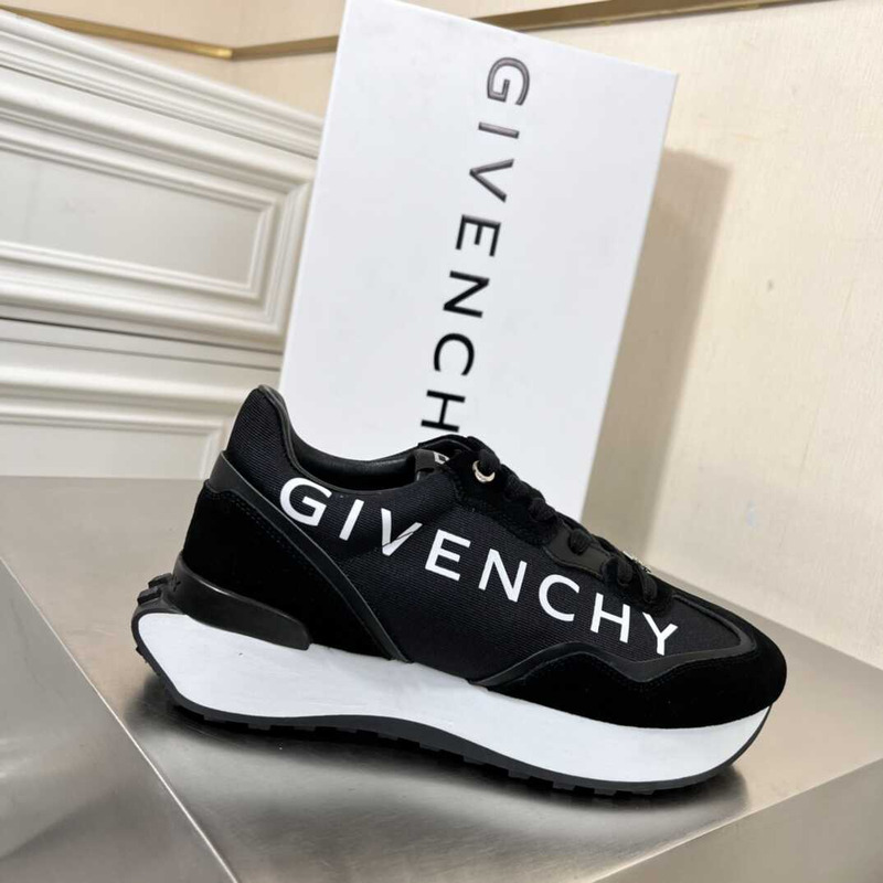 GIVENCHY BLACK ‘GIV RUNNER’ SNEAKERS