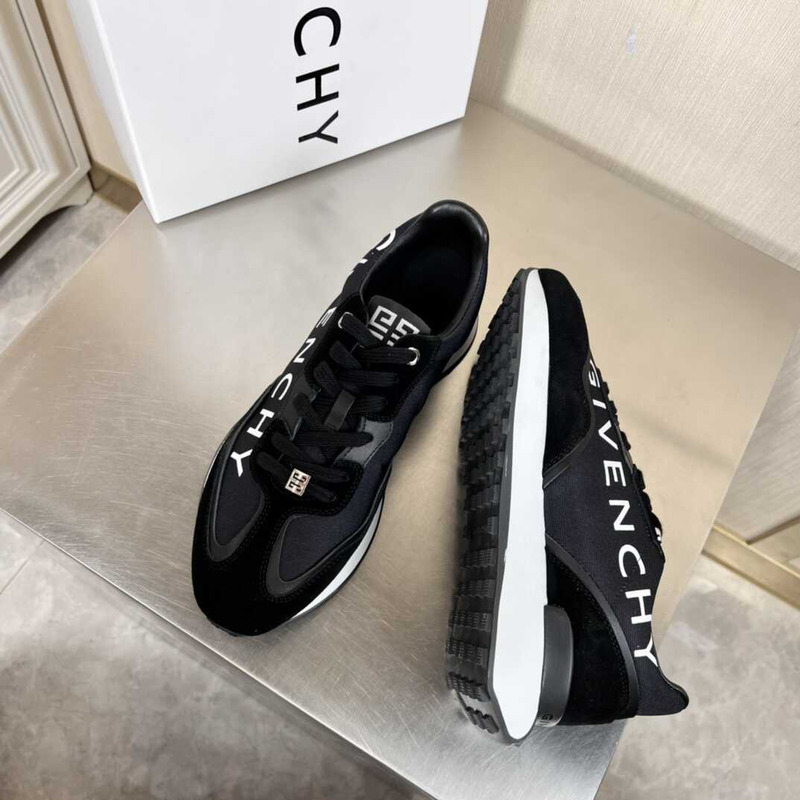 GIVENCHY BLACK ‘GIV RUNNER’ SNEAKERS