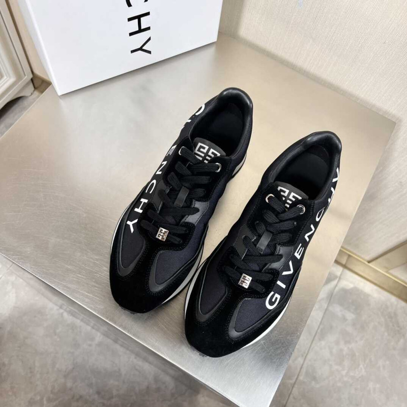 GIVENCHY BLACK ‘GIV RUNNER’ SNEAKERS