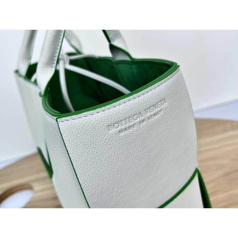 Bo*te*ga ve*ne*ta arco calfskin leather tote bag white