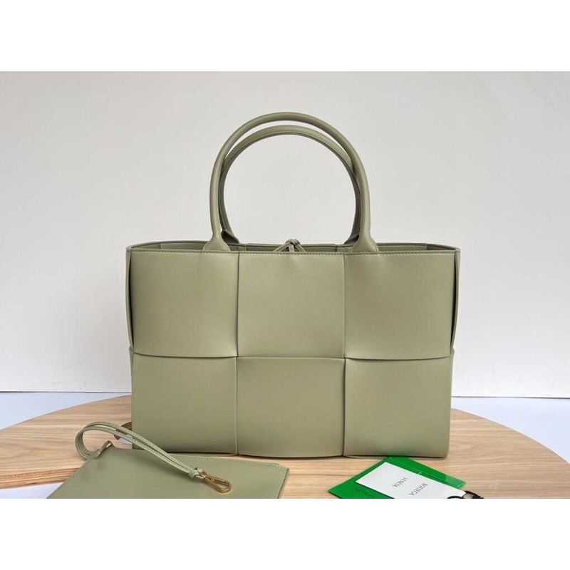 Bo*te*ga ve*ne*ta arco lambskin leather tote bag green brown