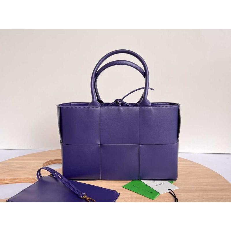 Bo*te*ga ve*ne*ta arco lambskin leather tote bag purple