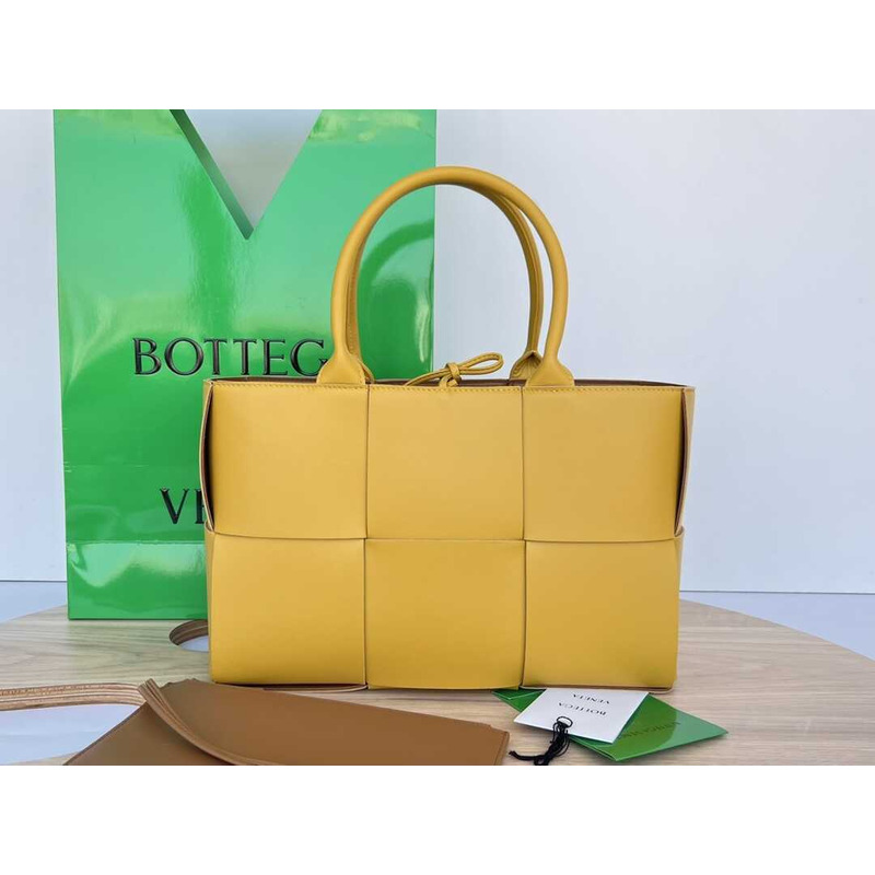 Bo*te*ga ve*ne*ta arco lambskin leather tote bag yellow