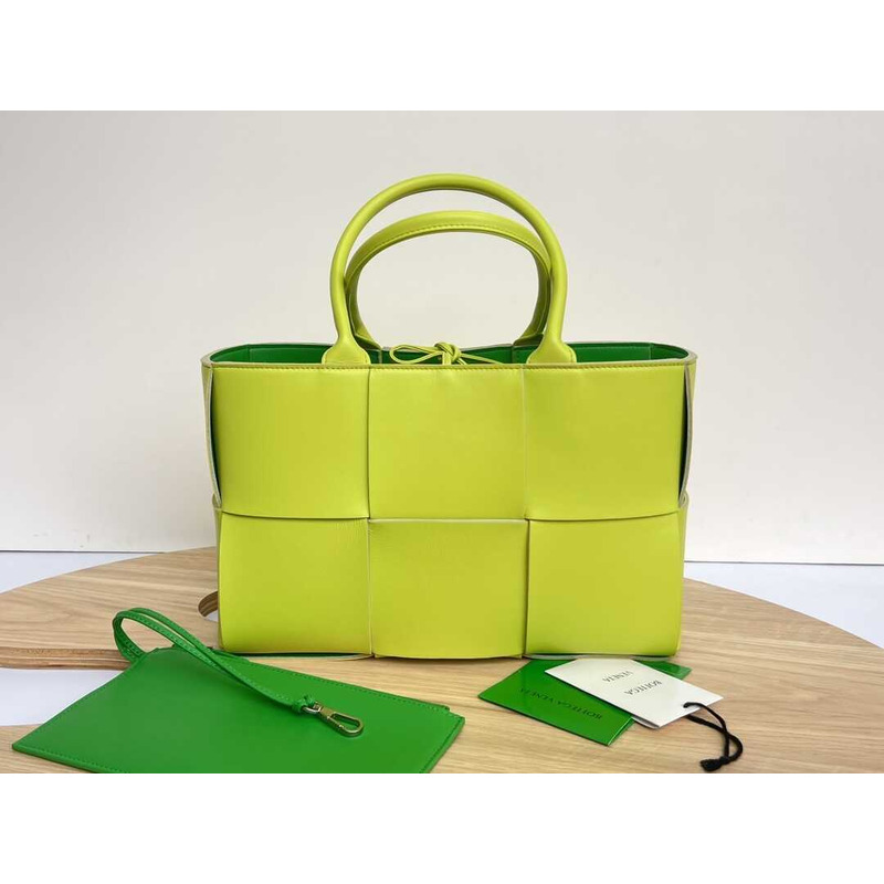 Bo*te*ga ve*ne*ta arco lambskin leather tote bag lime