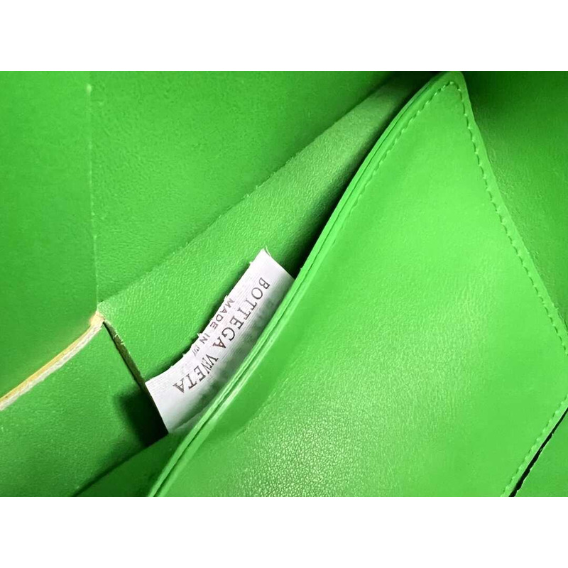 Bo*te*ga ve*ne*ta arco lambskin leather tote bag lime