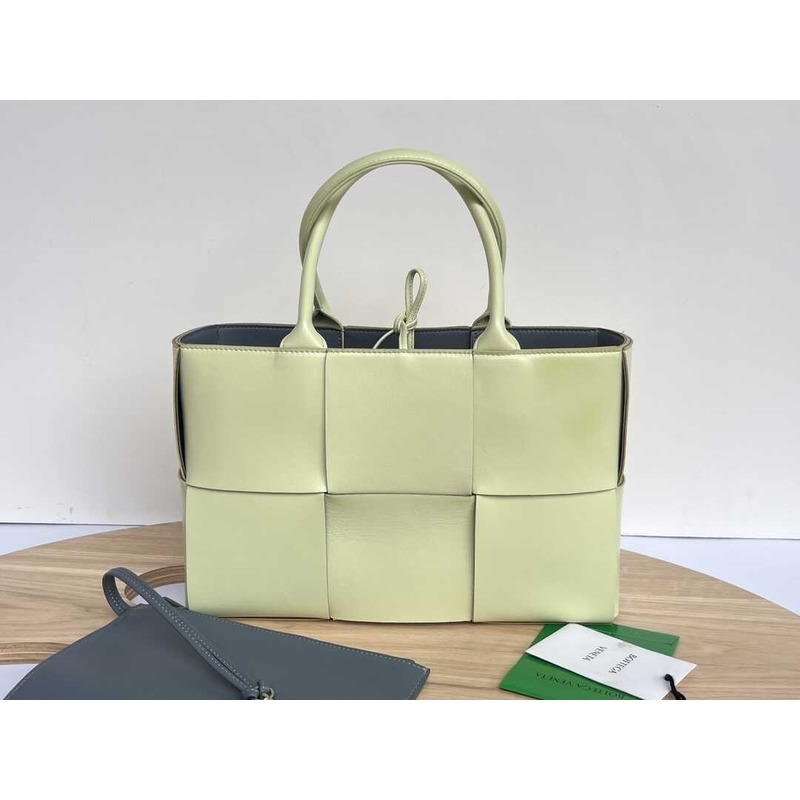 Bo*te*ga ve*ne*ta arco lambskin leather tote bag pale green