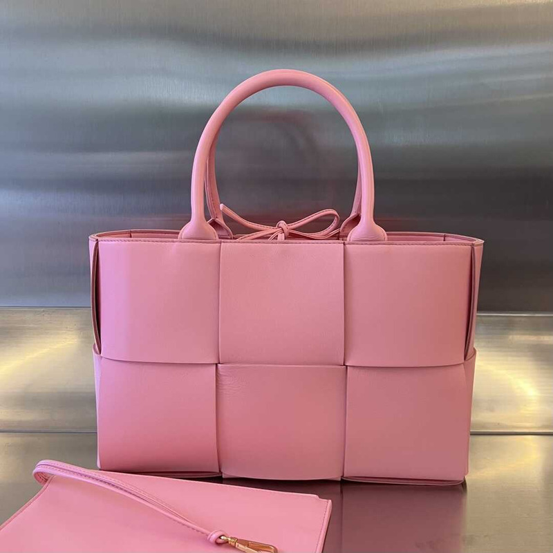 Bo*te*ga ve*ne*ta arco lambskin leather tote bag pink