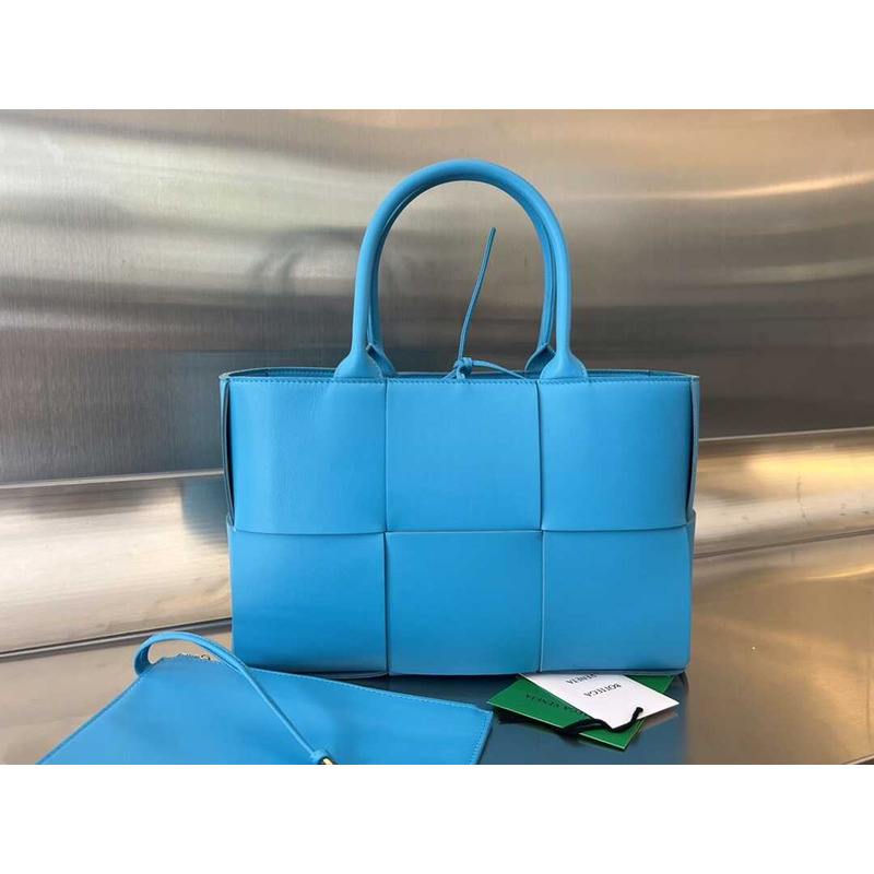 Bo*te*ga ve*ne*ta arco lambskin leather tote bag blue