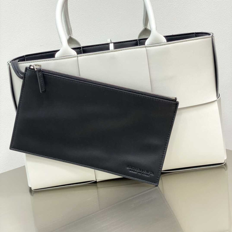 Bo*te*ga ve*ne*ta arco lambskin leather tote bag white