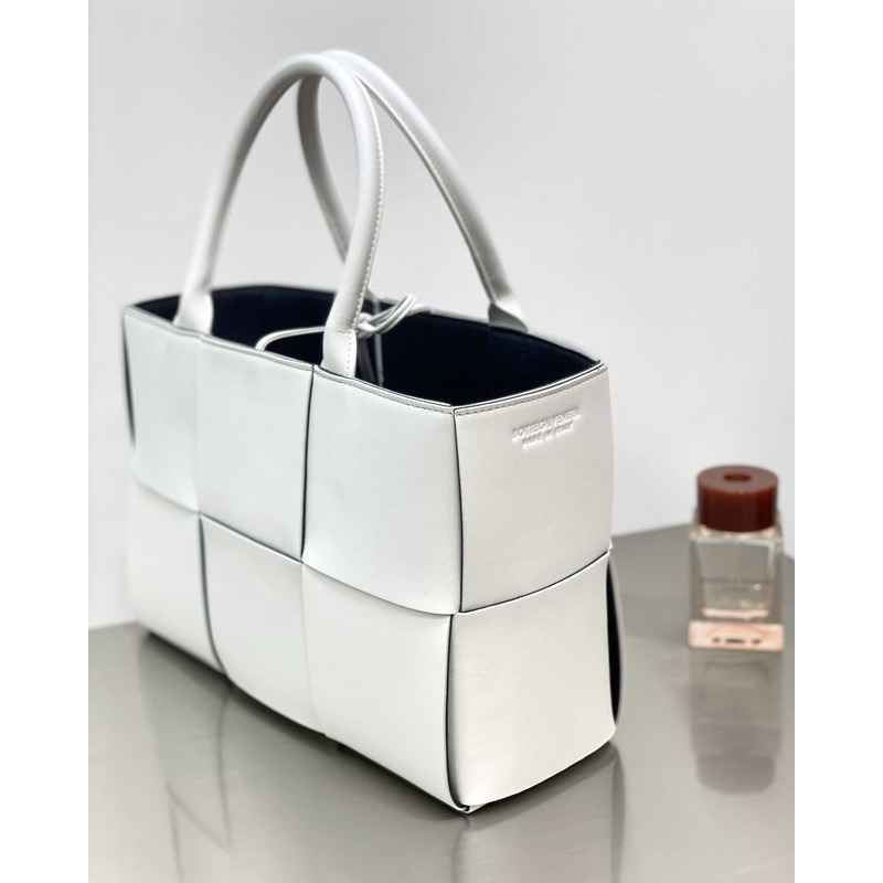 Bo*te*ga ve*ne*ta arco lambskin leather tote bag white