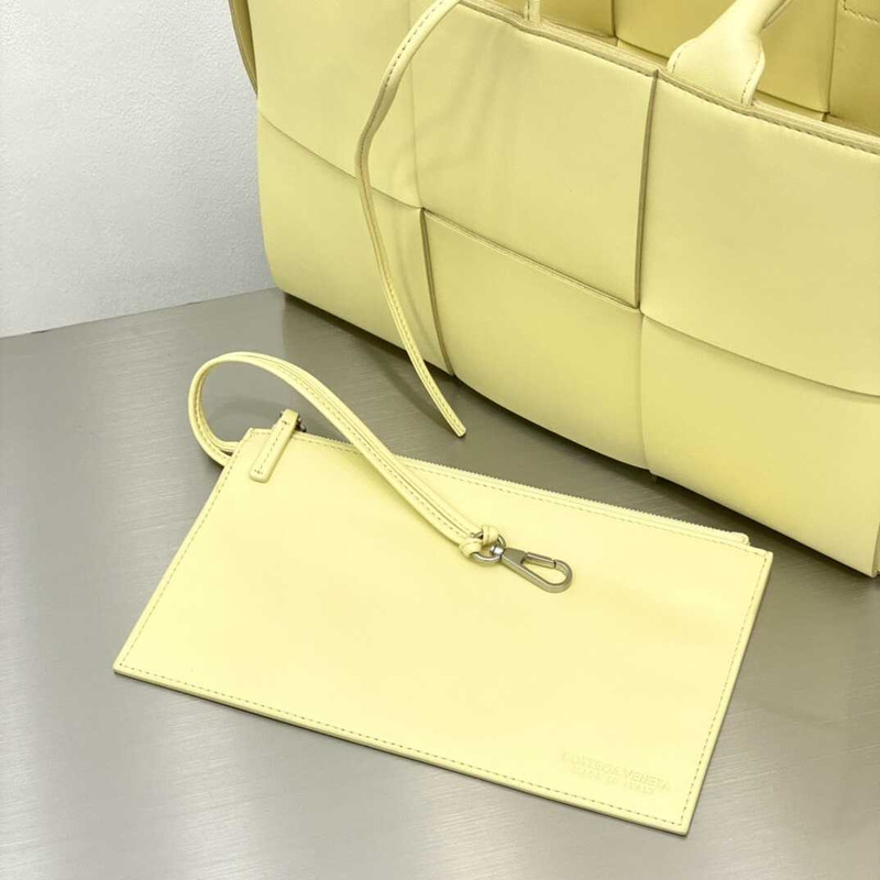 Bo*te*ga ve*ne*ta arco lambskin leather tote bag light yellow